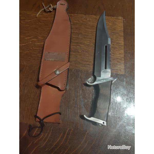 tr�s grand poignard lame 30 cms avec housse en cuir
