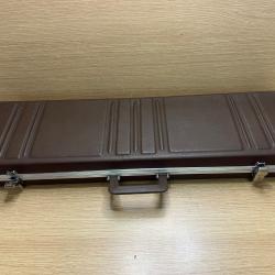 Lot de deux mallettes dans leurs jus à 1 sans prix de réserve !