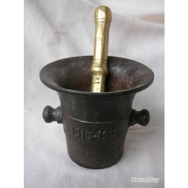 WW1 ALLEMAGNE MORTIER DE CUISINE MILITAIRE ALLEMAND DAT� 1914-1916 ET UN PILLON (14-18)