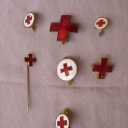 WW1/2 FRANCE INSIGNE D'INFIRMIÈR(E)S CALOT/ BLOUSE PRIX POUR 1 AU CHOIX (14-18)(39-45)