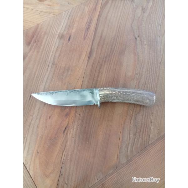 Couteau fixe forg� acier carbone XC75 manche en bois de cerf