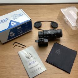 Magnifier UTG ,AR 15 grossissement x3