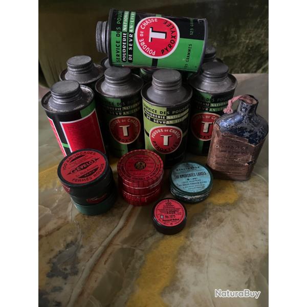 Bidon de poudre vide et bo�te d'amorce vide