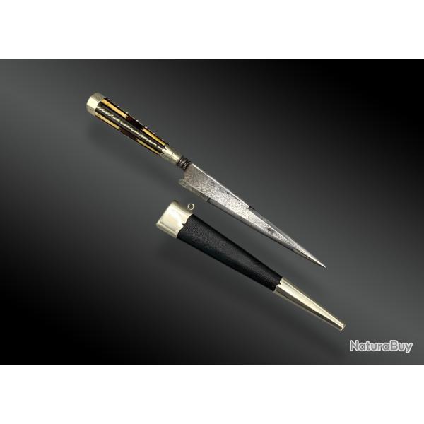 STYLET CORSE, avec poigne  colonnades et son fourreau. France, XIXme sicle