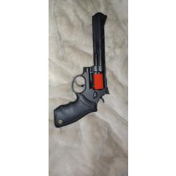 Revolver TAURUS 357 MAGNUM L.689, NOIR MAT. Très peu servi, et entretien sérieux par armurier.