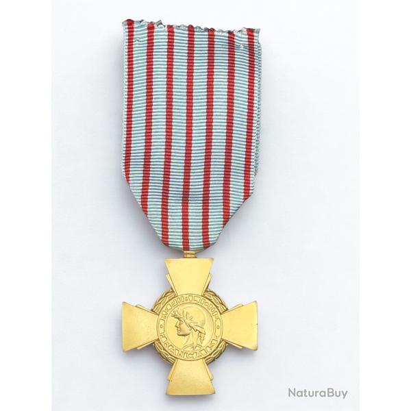 (15.012) Croix du combattant