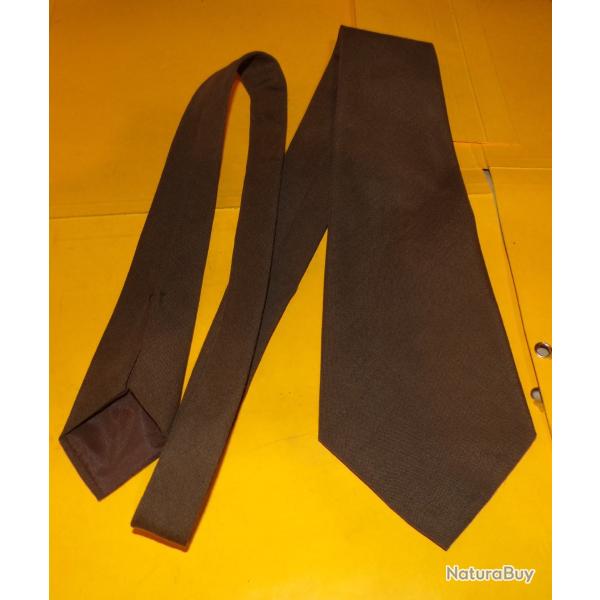 CRAVATTE COULEUR CHOCOLAT DE L'ARMEE FRANCAISE , MODELE ANCIEN FABRICATION FRANCAISE , BON ETAT VOIR