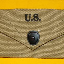 ETUI A PANSEMENT DE L'ARMEE AMERICAINE AVEC TAMPON 1942 WWII , FABRICATION ACTUELLE  ,   ETAT NEUF
