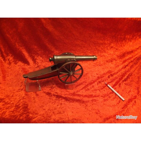 Beau canon en bronze  Bon �tat tr�s d�coratif, long : 30 cm.   Poids :   2 Kg 100