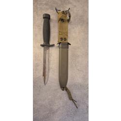 poignard USM3 avec son fourreau