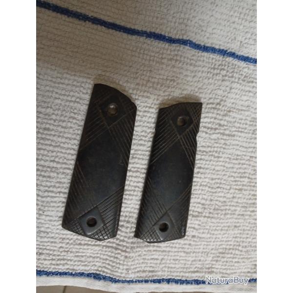 Plaquette de crosse pour je pense Radom vis dans leurs jus petite cassure voir photos