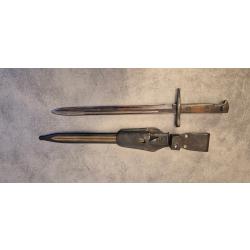 Baïonnette CARCANO DE 1942 avec son fourreau et son porte fourreau
