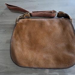 Musette carnier  doubles neuf avec cartouchiere, pochette a permis ,filet a gibier int&eacute;gr&eacute;e