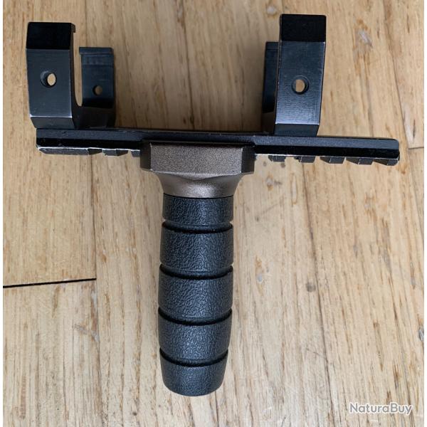 Poign�e verticale Famas