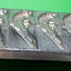 MOULE POUR CHOCOLATS ET AUTRES FONDANTS EN FORME D'UN ANCIEN REVOLVER