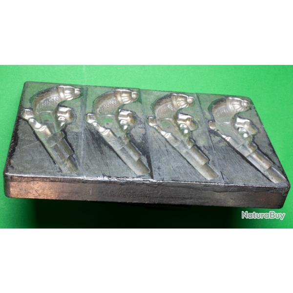 MOULE POUR CHOCOLATS ET AUTRES FONDANTS EN FORME D'UN ANCIEN REVOLVER