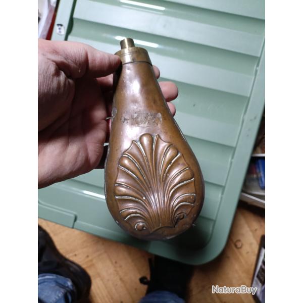 Poire a poudre coquille