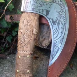 HACHE HACHETTE de Gimli Lame Acier Carbone 1055 Manche Bois Sculpté Etui Cuir Fabric Artisanale