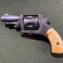 JOLI REVOLVER BULLDOG ELG  &agrave; crosse ivoire cal. 320 pr&eacute;voir petite remise en &eacute;tat