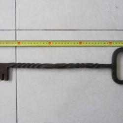 Clé géante forgée torsadée 1950-1960