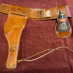 Ceinturon et Holster droitier pour revolver à poudre noire avec poire à poudre et pochette cuir