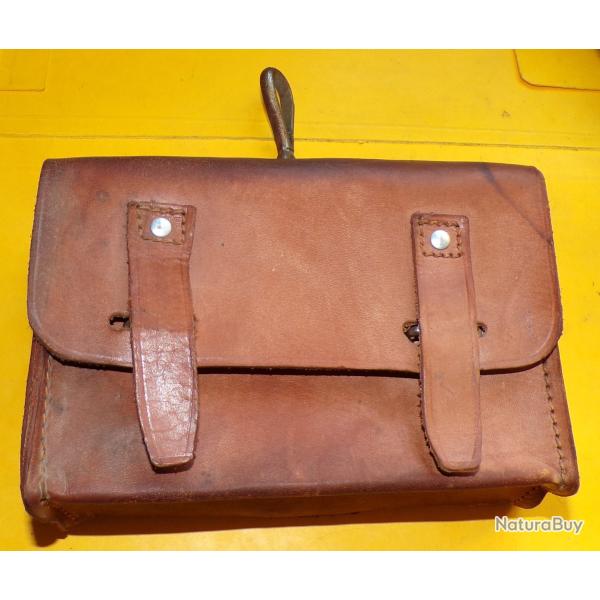 TROUSSE MEDICALE POUR VEHICULE TYPE AIR EPOQUE INDO-GUERRE ALGERIE , CELLE CI EST VIDE , FABRICATION