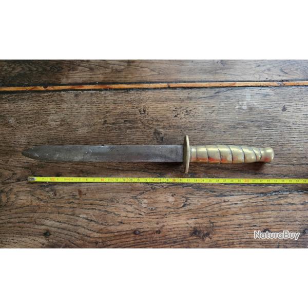 Couteau poignard de scaphandrier