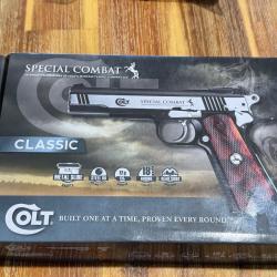 Pack prêt à tirer  Pistolet Colt Combat 4,5mmCo2 + billes Umarex