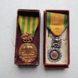 RARE MEDAILLE COMMEMORATIVE CAMPAGNE INDOCHINE 1953 + MEDAILLE MILITAIRE