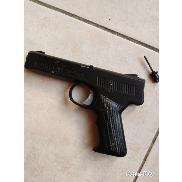 Ancien pistolet 4.5mm UMA SP-50 Made in Great Britain armement par pression du canon PROCHE DU NEUF
