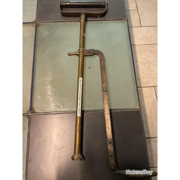 Pompe  main en cuivre de pompier, poigne en bois. ANGLETERRE vers 1940.