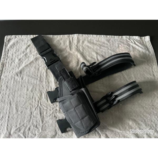 Holster tactique avec rangement pour un chargeur