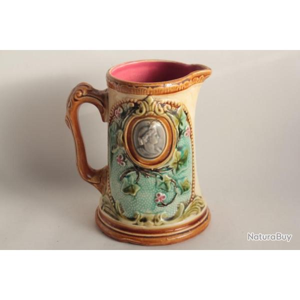 Pichet barbotine Fives-Lille XIXe si�cle