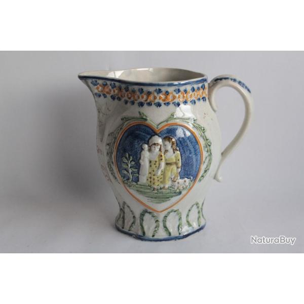 Pichet anglais barbotine Jeunes filles et poup�e Prattware