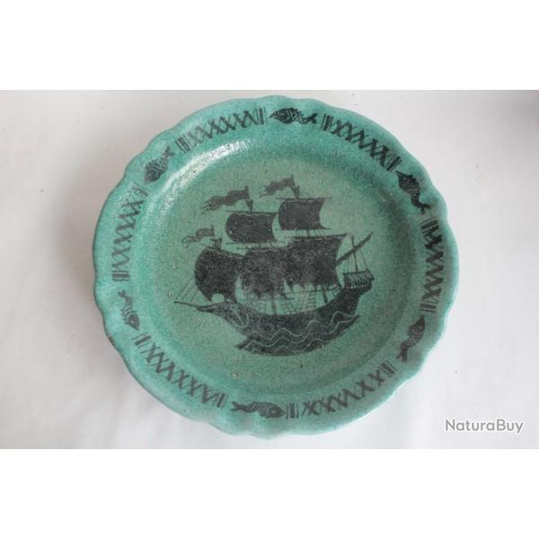 MENELIKA Plat c�ramique Bateau Suisse