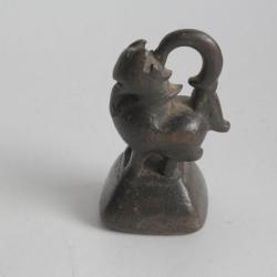 Ancien poids à opium Chinthe bronze Birmanie