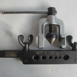 Ancien appareil à collets frigoriste avec matrice métrique 4 à 12 mm