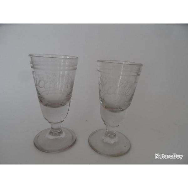 Paire d'anciens verres grav�s caf� bistrot
