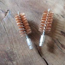 pour fusils cal 12  y compris à canons rayés (fusil à pompe, tir à balles, bécassier...)  2 brosses