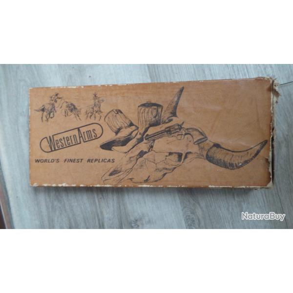BOITE CARTONNEE DE PRESENTATION DE REVOLVER WESTERN MARQUE UBERTI