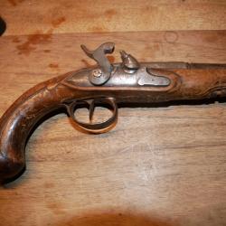Pistolet de voyage à silex converti à percussion en bon état