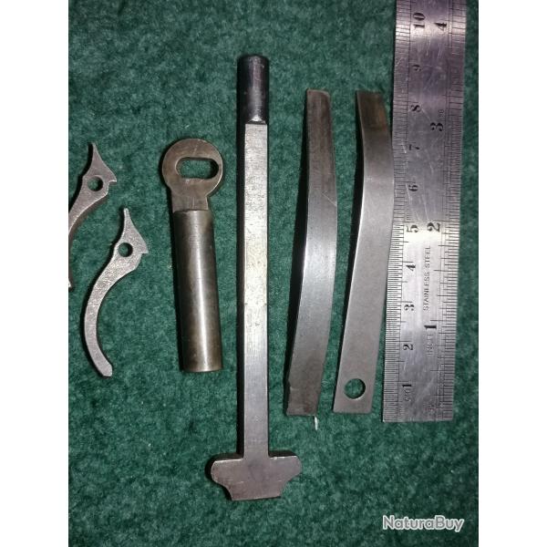 Lot de pieses dtach pour les rvolvers PN.