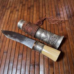 BEAU ET LUXUEUX COUTEAU - POIGNARD D'ASIE DU SUD EST - ARGENT OUVRAGÉ ET IVOIRE XlX ÉME LAOS