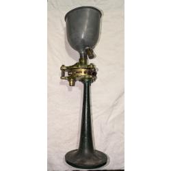 Ancienne doseuse de plomb sur pied