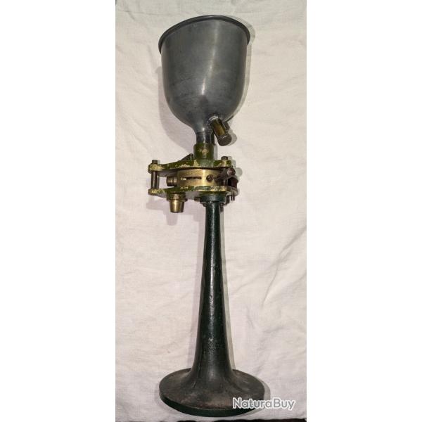 Ancienne doseuse de plomb sur pied