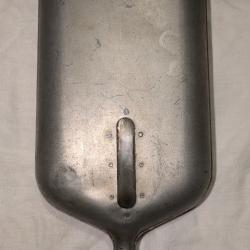 Ancienne réservoir de doseuse de plomb