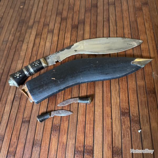 KUKRI DANS SON FOURREAU CUIR ET SES DEUX BATARDEAU