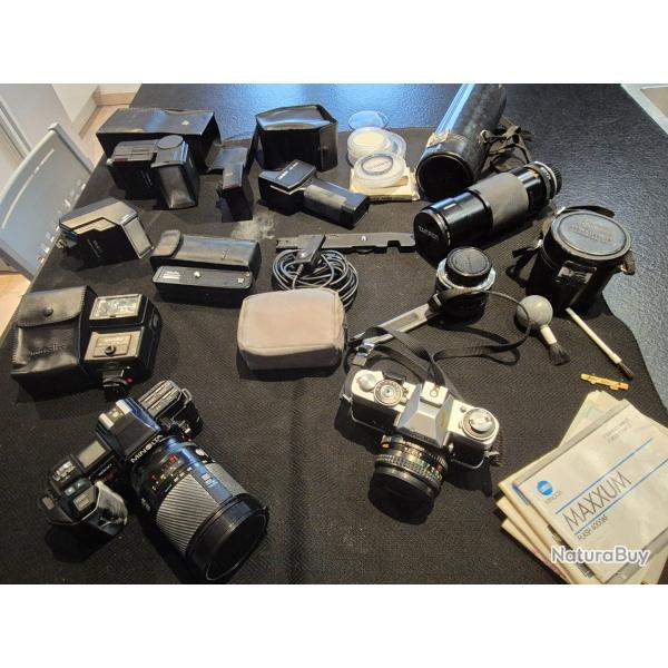 Minolta 7000 AF et minolta XD 7 avec de nombreux accessoires.