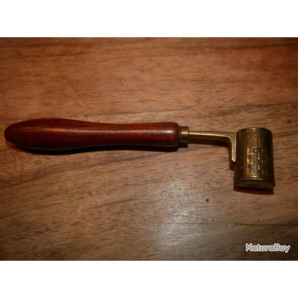 Chargette � poudre Laiton et bois marquage EC � l'ancre