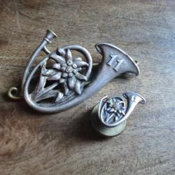 insigne + attache  col  11eme bataillon de chasseurs alpins  / drago paris